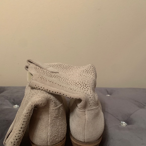 BCBGeneration Booties- Beige -Size 8 - Picture 4 of 4